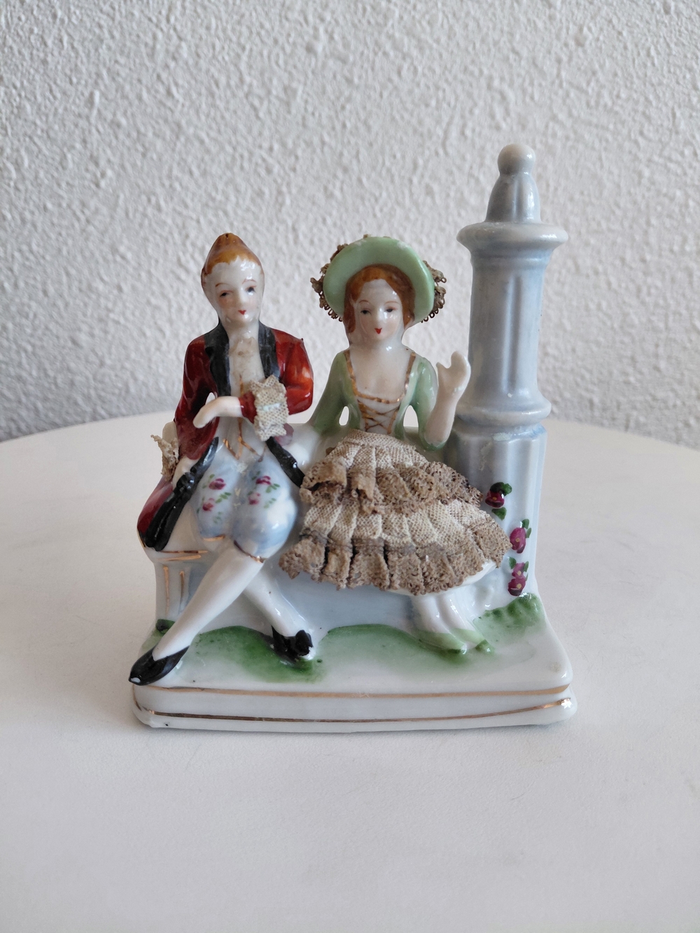MC Colonial Style Couple Dresden Style.Mini Figurine Japan ?